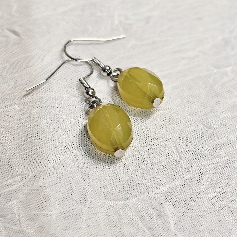 $3 with $5+ bundle•Handmade yellowish green beaded earrings #y2kfashion 0273